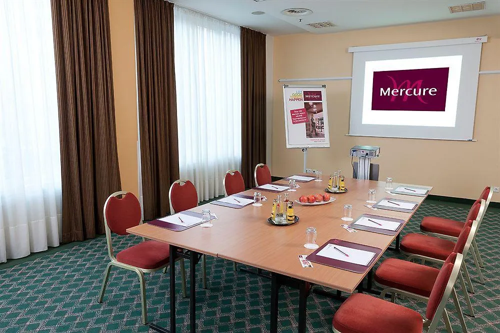 Mercure Hotel Berlin Tempelhof 4*,