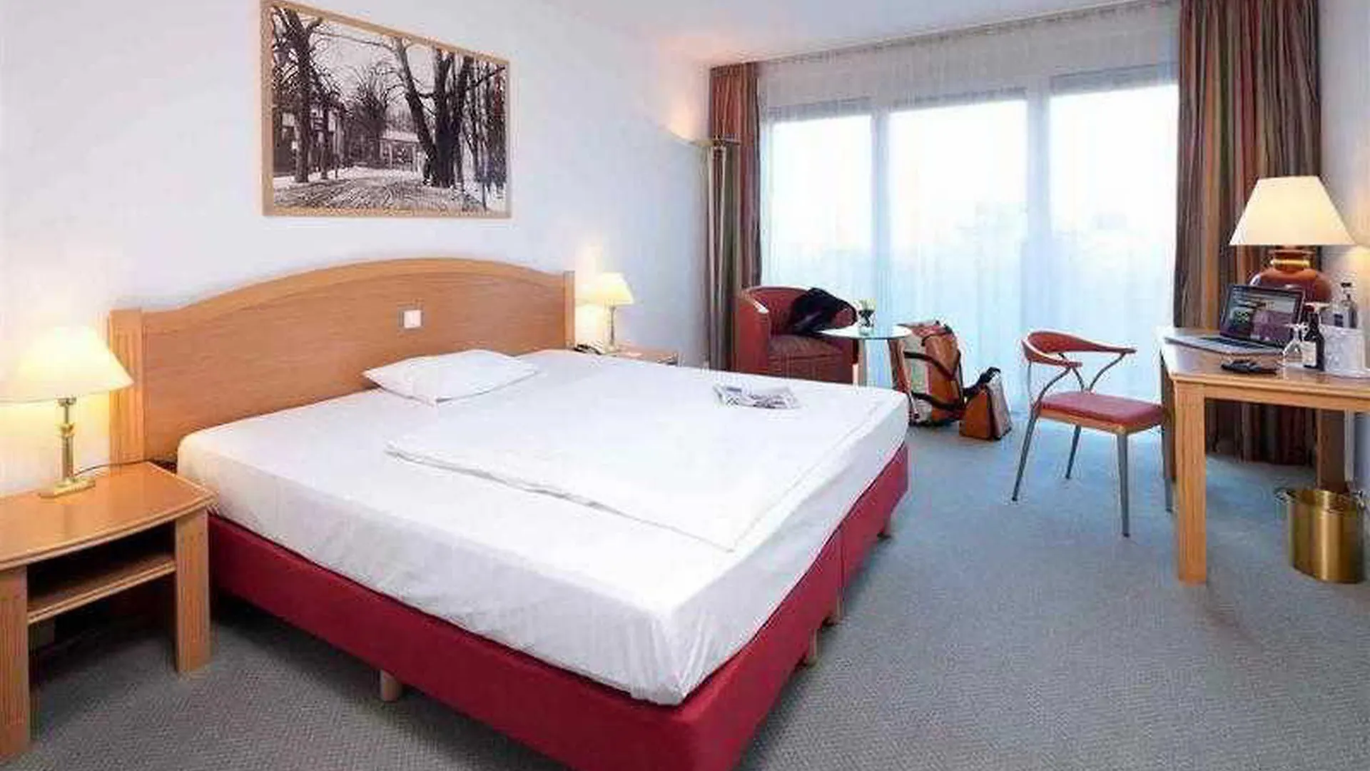 Mercure Hotel Berlin Tempelhof 4*,