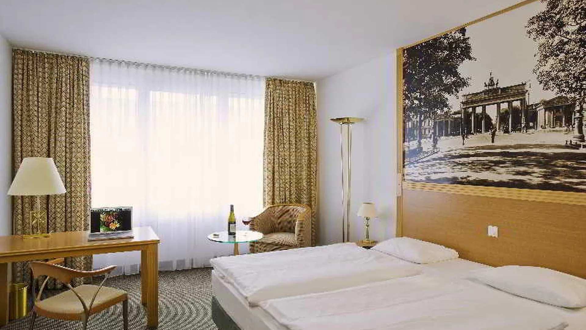 Mercure Hotel Berlin Tempelhof 4*,